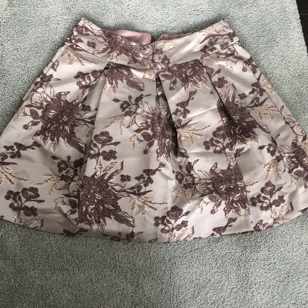 RW& CO Beautiful flare skirt with boxed pleats 10